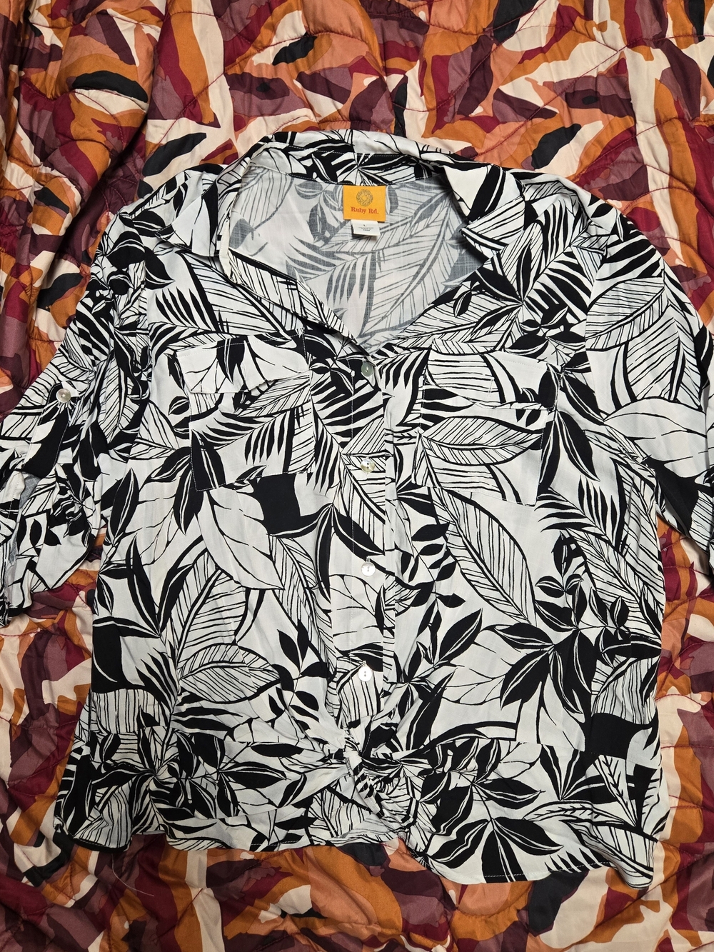 Ruby Rd. black and white botanical leaf-print button-front blouse